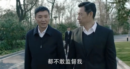 沙瑞金踩在红线上了，赵立春最后是强行被拿下的，没有对提拔他的大神造成一点伤害。污