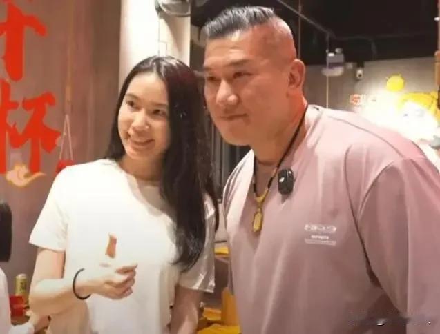 陈佩琪低调大陆行，效果好极了！馆长、柯文哲太太陈佩琪先后到访大陆，两种风格