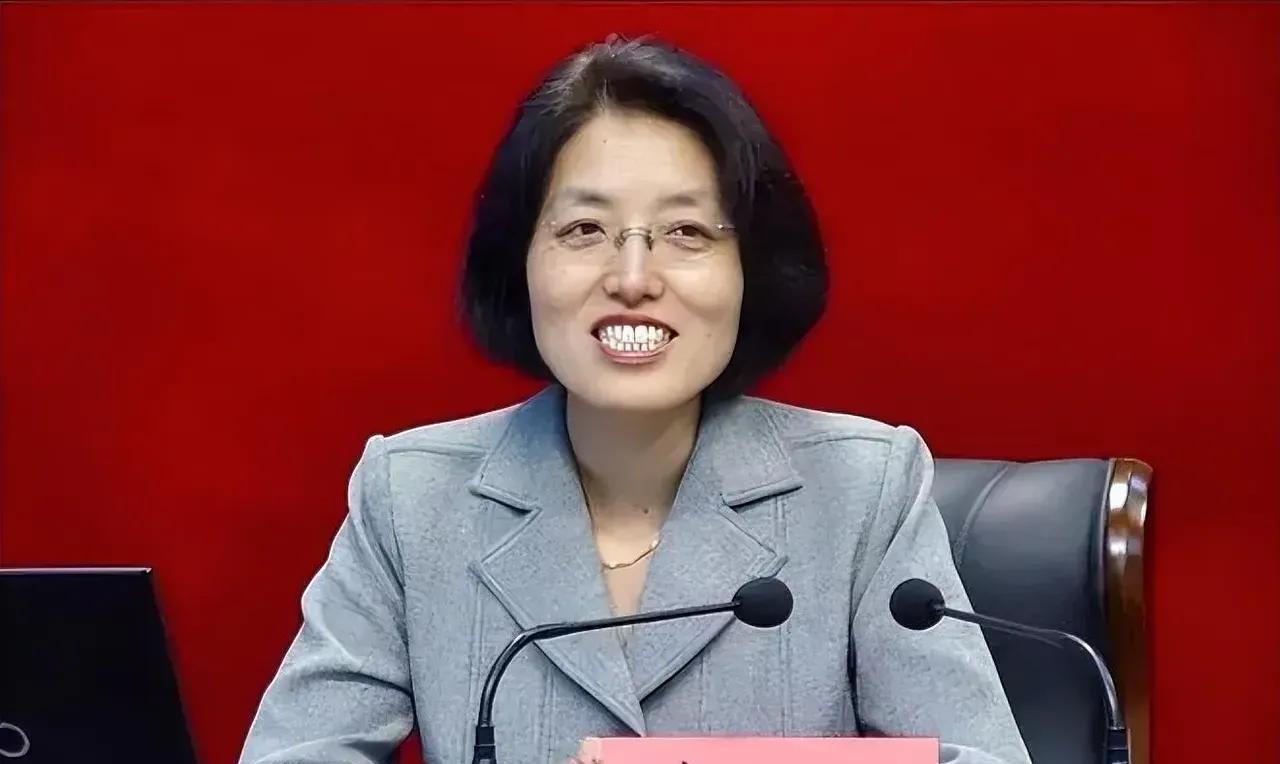 不愧是北大教授，把生死看的太通透了！一位叫李玲的北大教授曾说，她死后不要骨灰