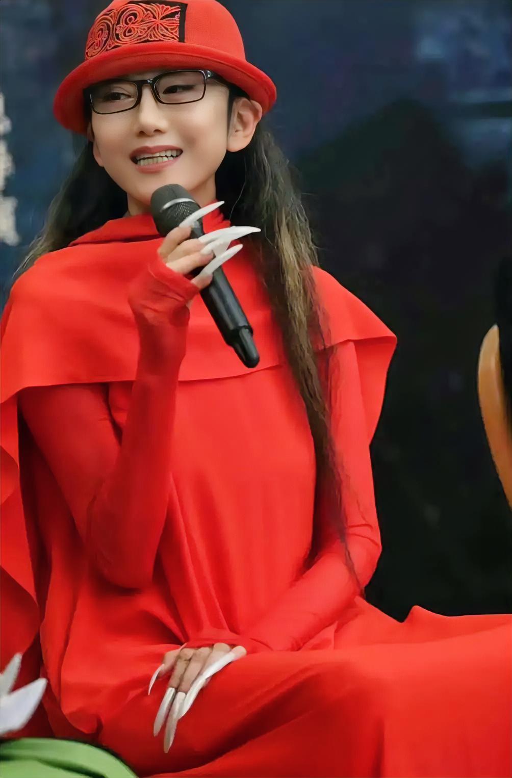 42岁长这样，不是保养好，是这辈子没让俗事近过身刷到杨丽萍四十二岁时的照片，