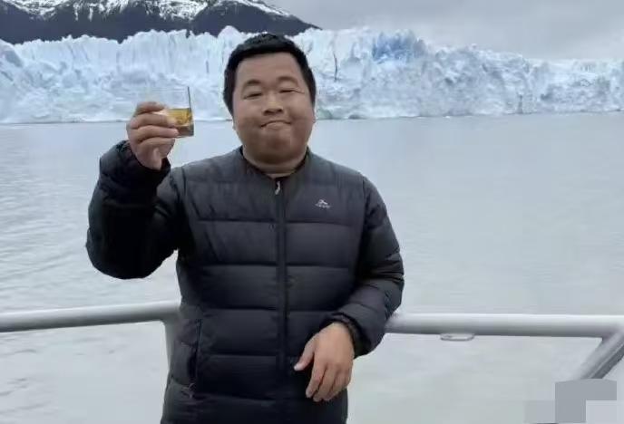蓝战非这个人，越品越有意思，没有人能想到相貌无奇的他，身家竟是过亿，9位
