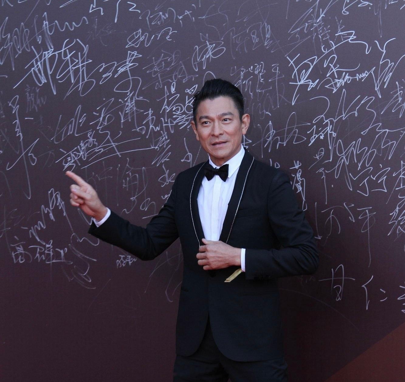 刘德华搭乘花絮去幕后可亲可爱的型男绅士——2016年，刘德华刘德华在