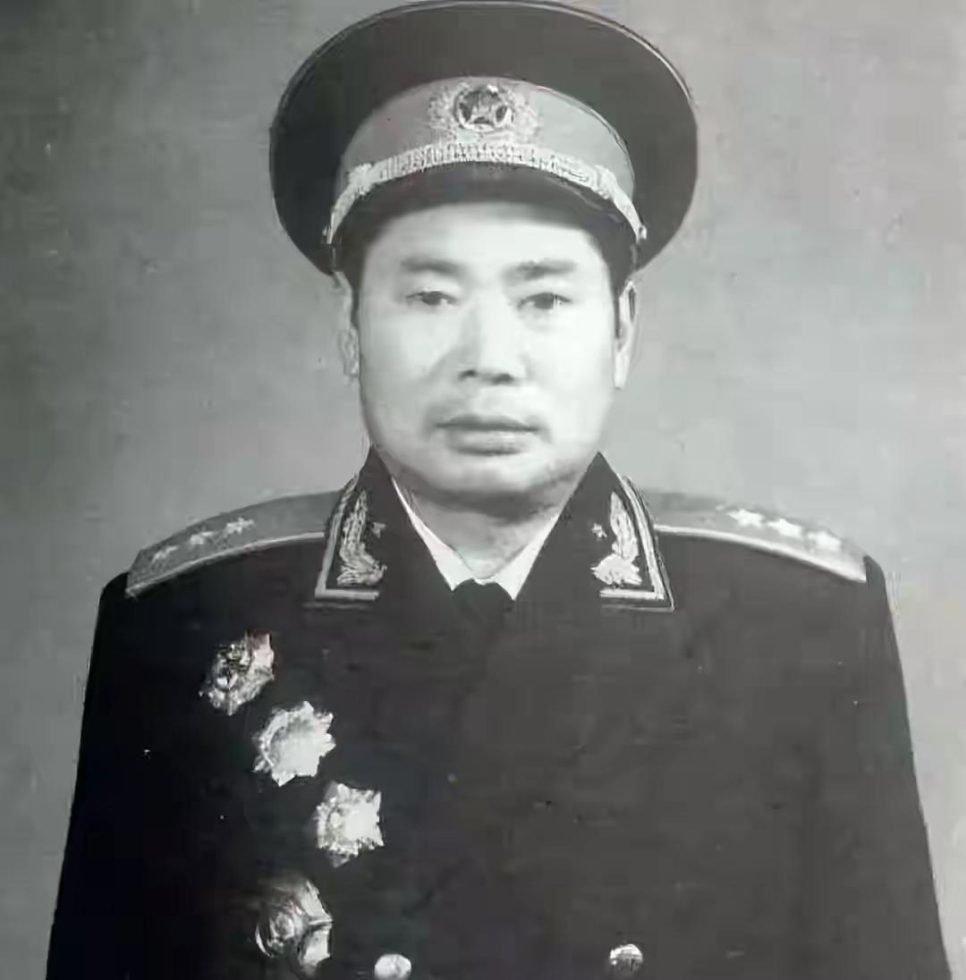 对越反击战胜利后，杨得志晋升总参谋长，许世友为何要离开军队？爆发于1979