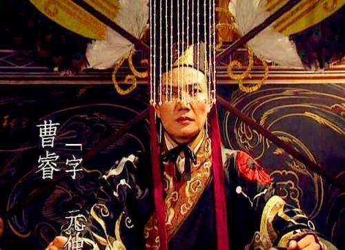 曹叡其实才是曹丕夺嫡的最大隐藏优势，曹操对这个孩子宠爱异常，经常带在身边，亲自指