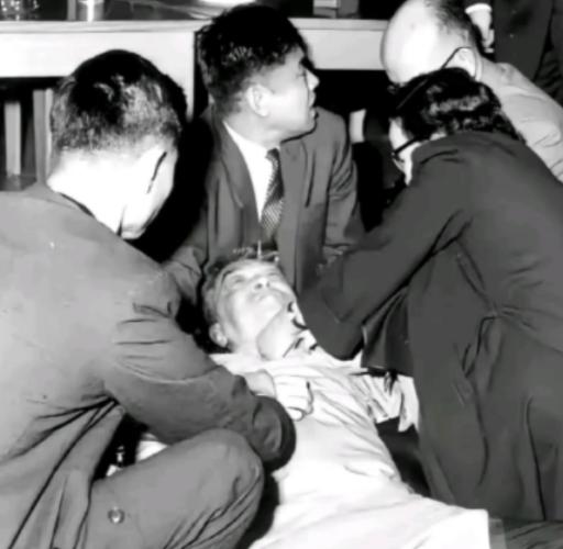 1962年，一代文豪胡适竟被人用一句话给“活活气死”！当时胡适正在一场酒会中致辞