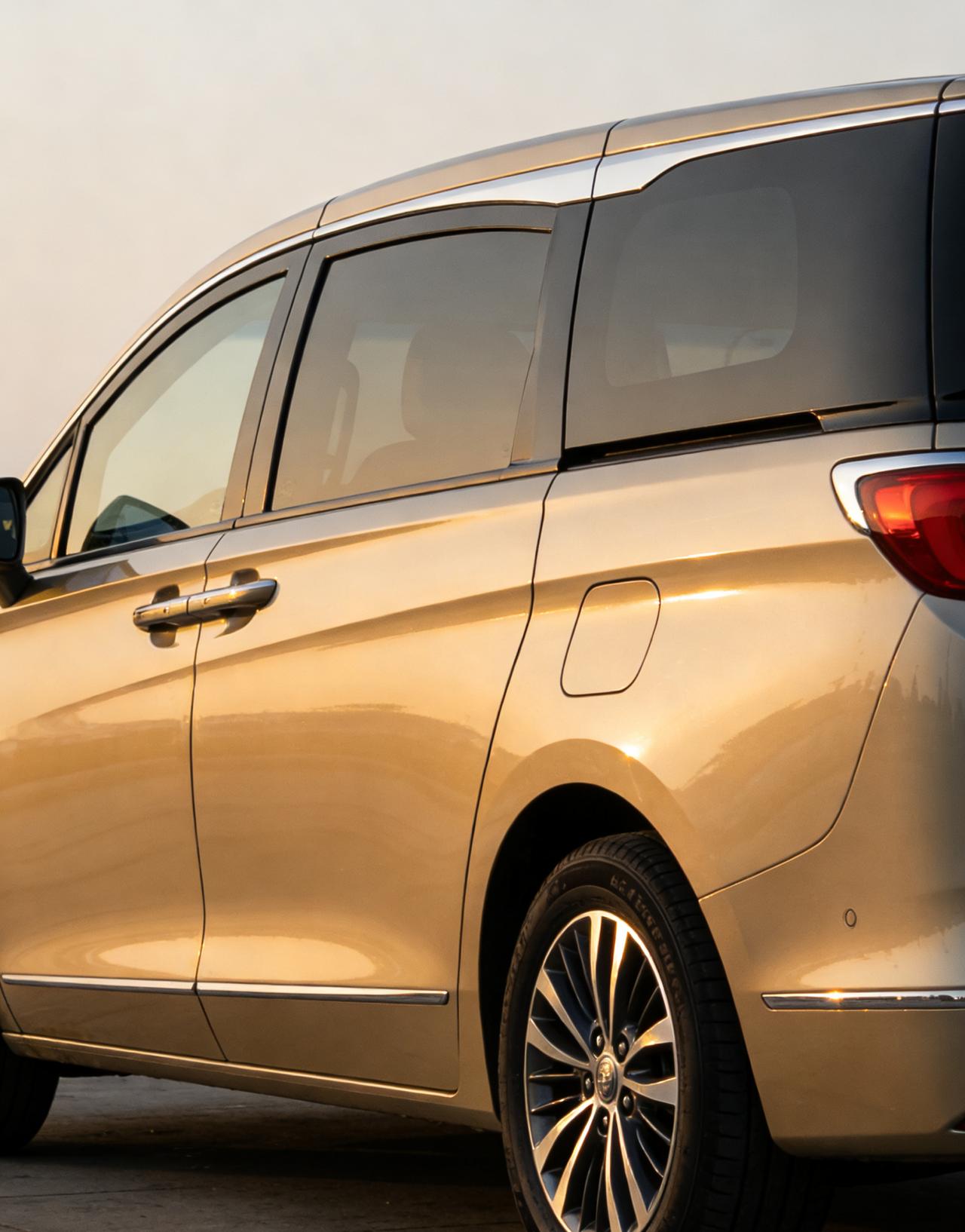 自驾跑长途，MPV和SUV到底谁更实用？长途自驾选MPV还是SUV，很多人一