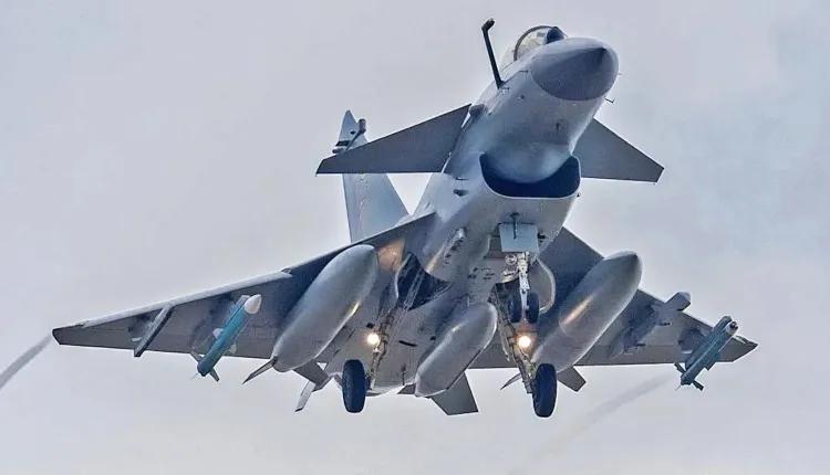 原来阵风才是陪跑的，印尼最终选择了我们的歼-10CE。印尼空军元帅穆罕默德