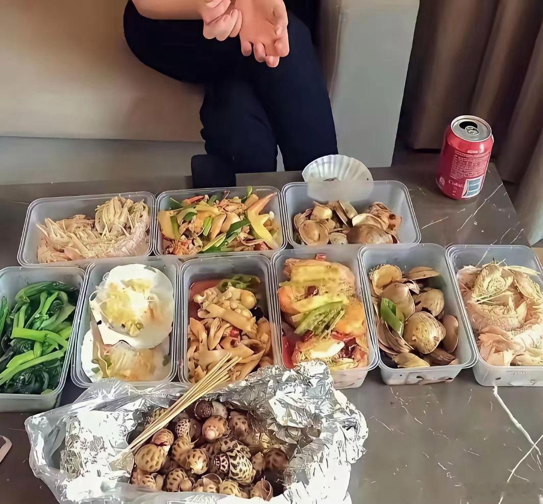 秦海璐这一餐开销属实惊人，估摸都抵得上我半个月的工资了。