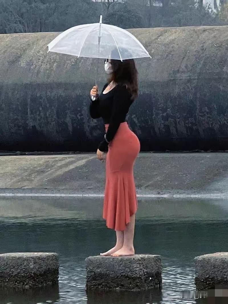 有钱难请全村人人帮忙个个出力。民俗传承原汁原味，民风淳朴可窥一斑[赞][赞][赞