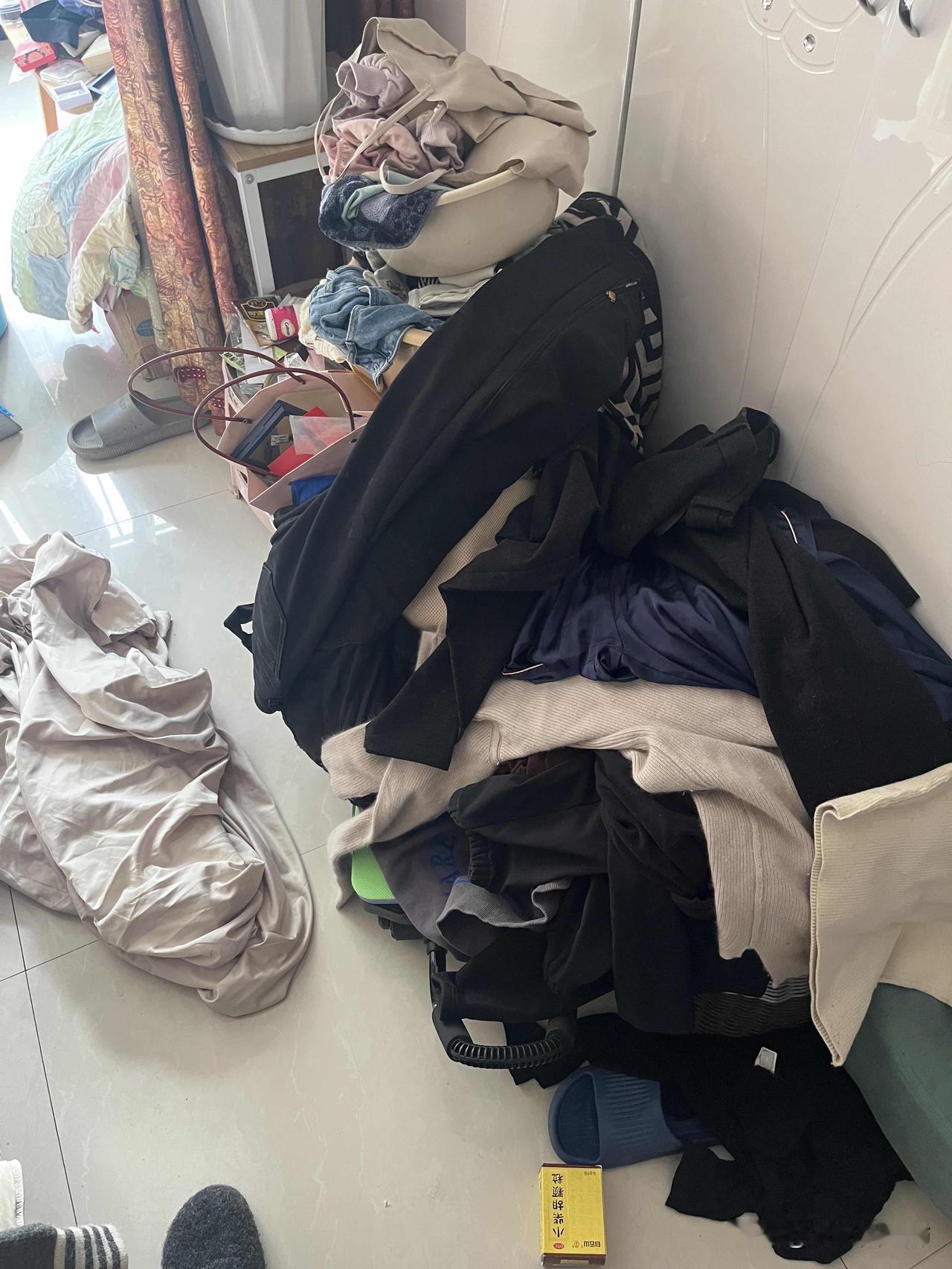 家里这么脏有必要回家过年吗我是大四学生每个学期回来家里都这么脏衣服袜子堆了