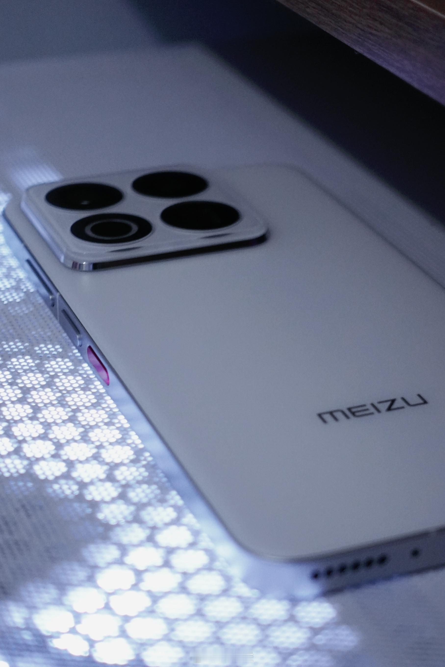 随便给魅族22拍了几张照片，如果你觉得拍得难看是正常的，因为我不是数码博主[并不