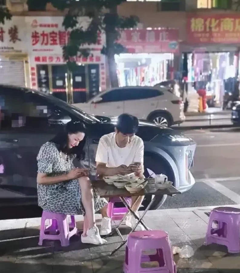 电视上看着一般般，真人巨帅。[大笑][大笑][大笑]