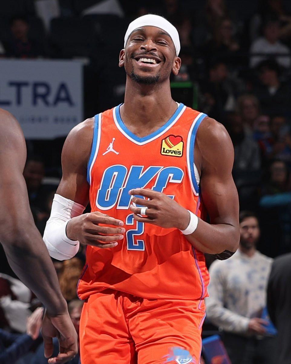 亚历山大强的离谱19投12中砍下40分6篮板6助攻3抢断，雷霆113-105战