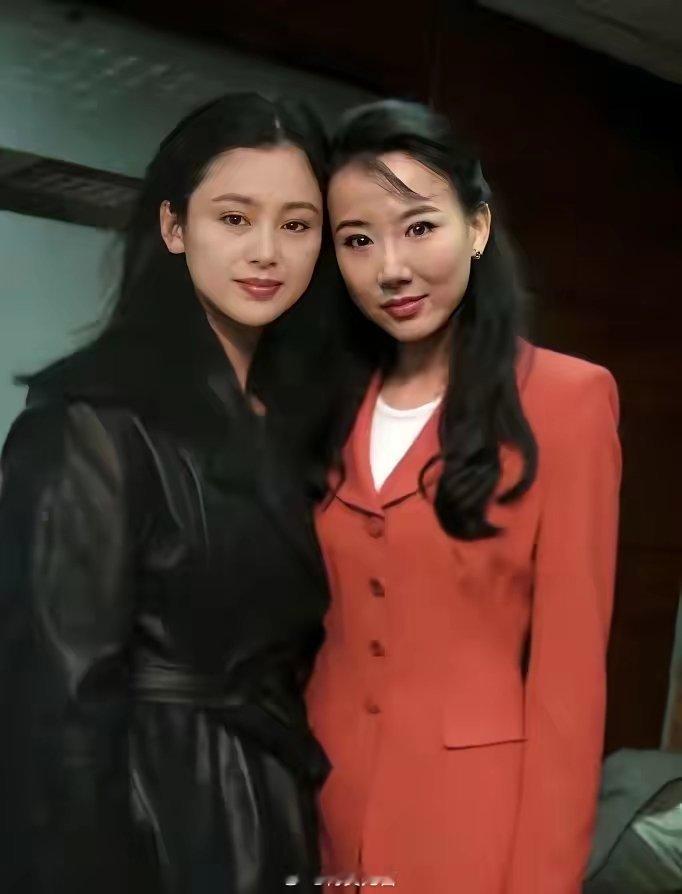 难怪陈凯歌那么爱陈红呢，这倾国倾城的美貌，洪晃看了也沦陷啊！