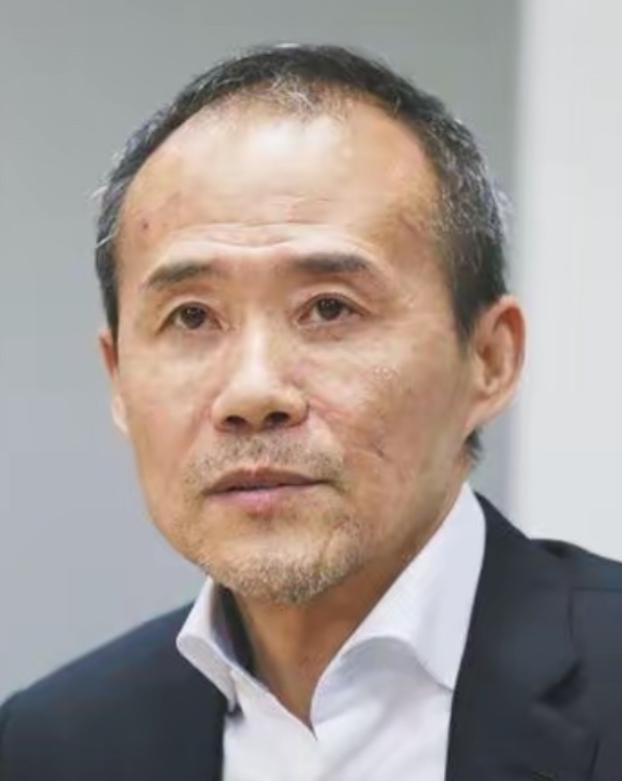 最近75岁的王石又火了，但这次不是因为登山、游学，也不是因为和小田的花边新闻，而