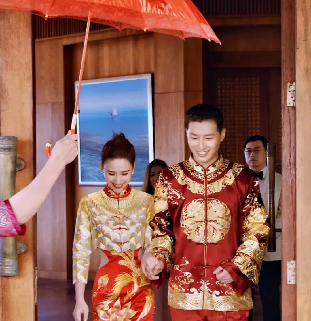 赌王三房千金为何都执着于找男明星。何超莲窦骁，何超云陈山聪，这两个男明星有个共同