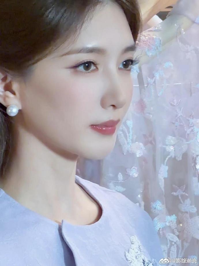江疏影怼脸美哭我了真的被江疏影的怼脸颜值惊艳到，皮肤细腻五官立体，不管什么镜头