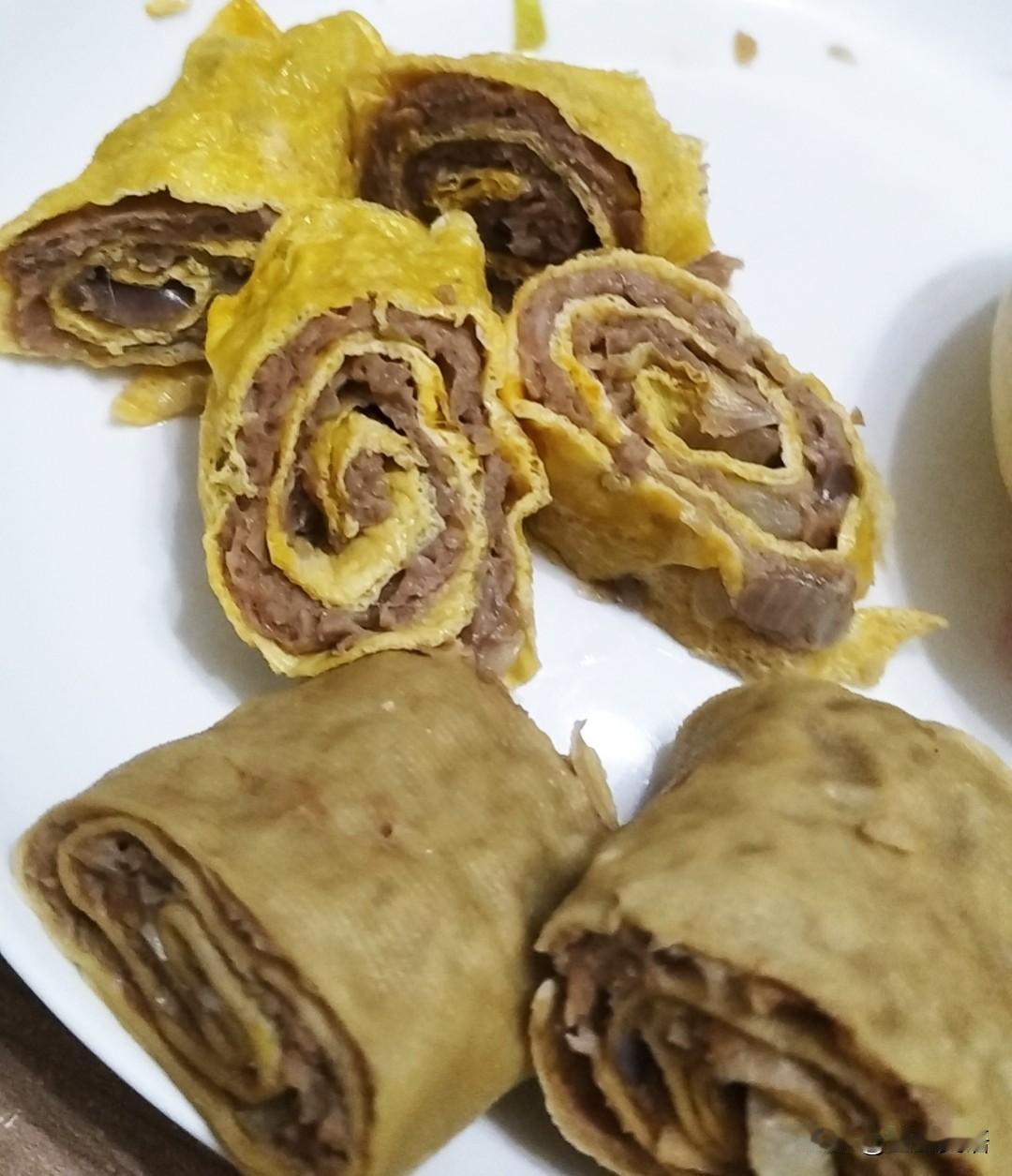 冬天的晚餐，必须是大馒头，如意卷做了两种，一种鸡蛋卷煎，一种豆腐皮卷。肉馅这