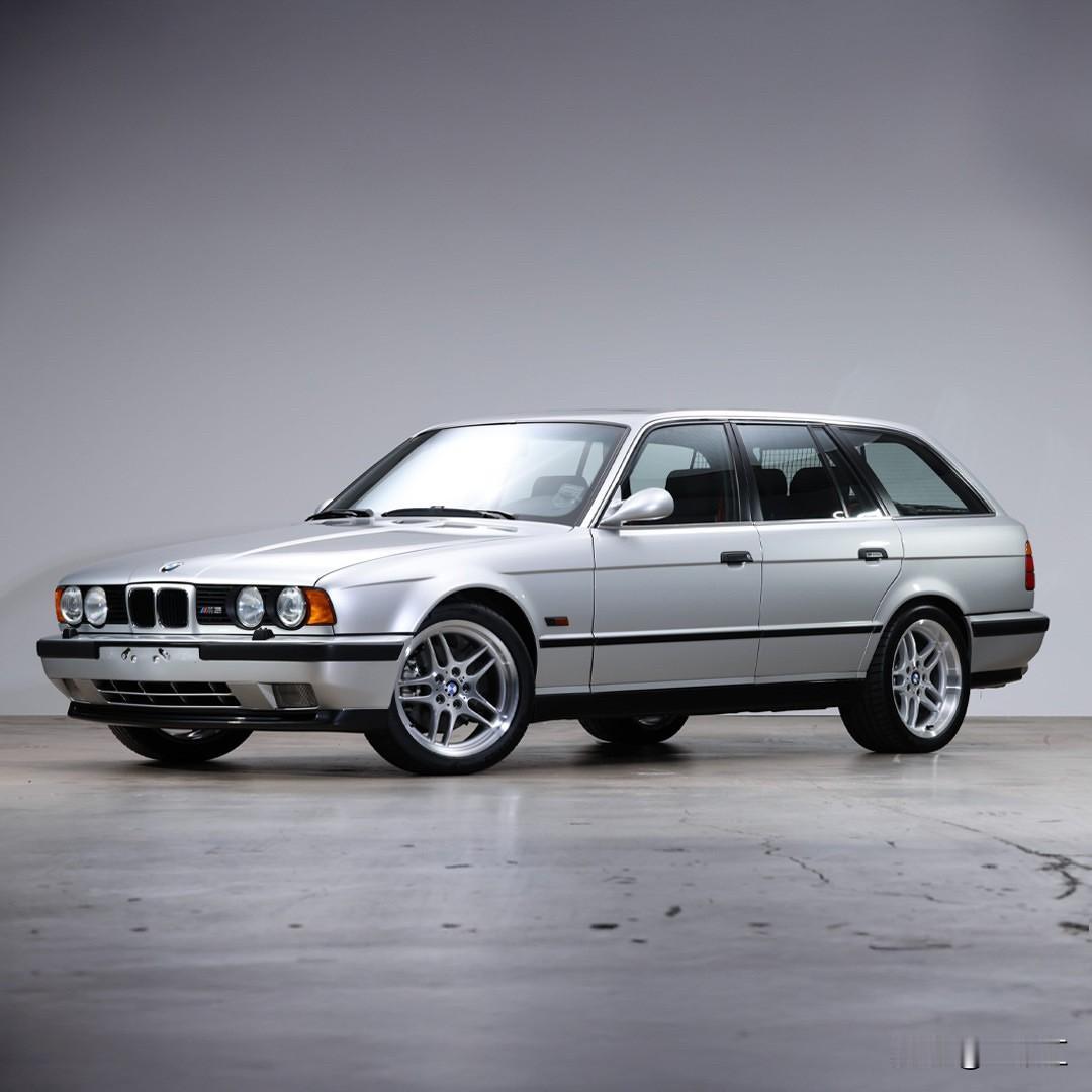 1993年的宝马E34M5Touring是那种能让老车迷眼睛一亮的“理性