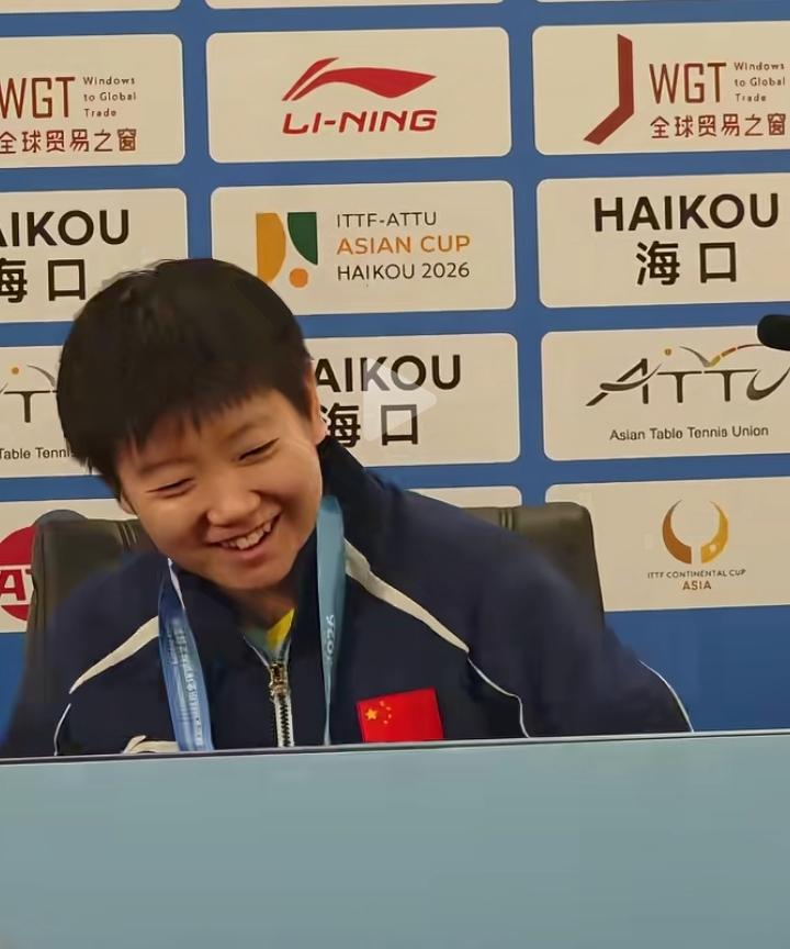 孙颖莎让人心疼，她太累了。海口亚洲杯赛后采访，孙颖莎累的说想靠一会儿，不管再累