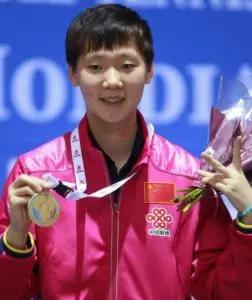 王曼昱太狠了！奖金刚到账就捐50万，这事干得太漂亮刚看到家乡体育局的公示，