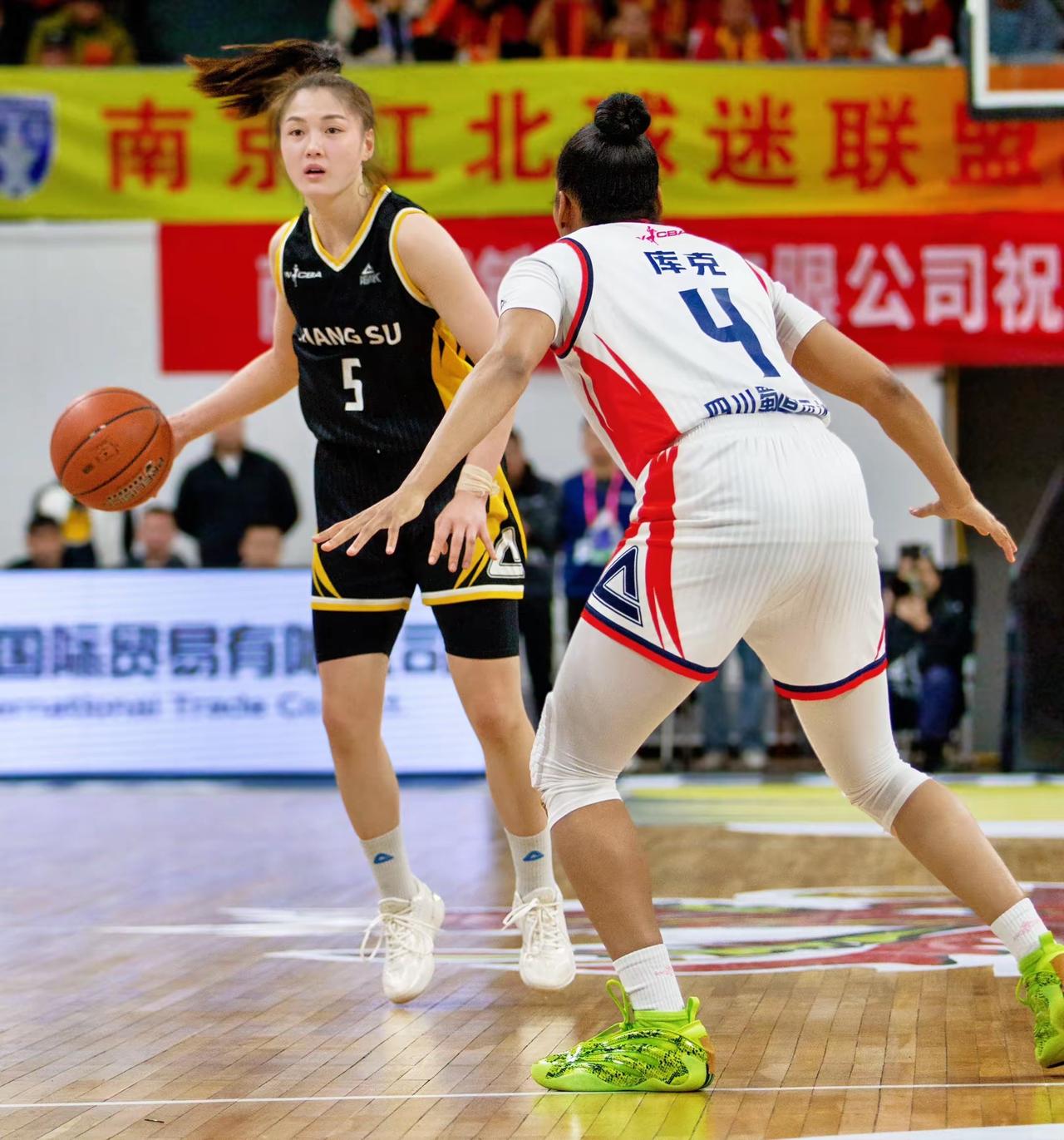 中国女篮这次集训，江苏女篮影响最大其次是上海女篮其实整体来讲，15个人，只