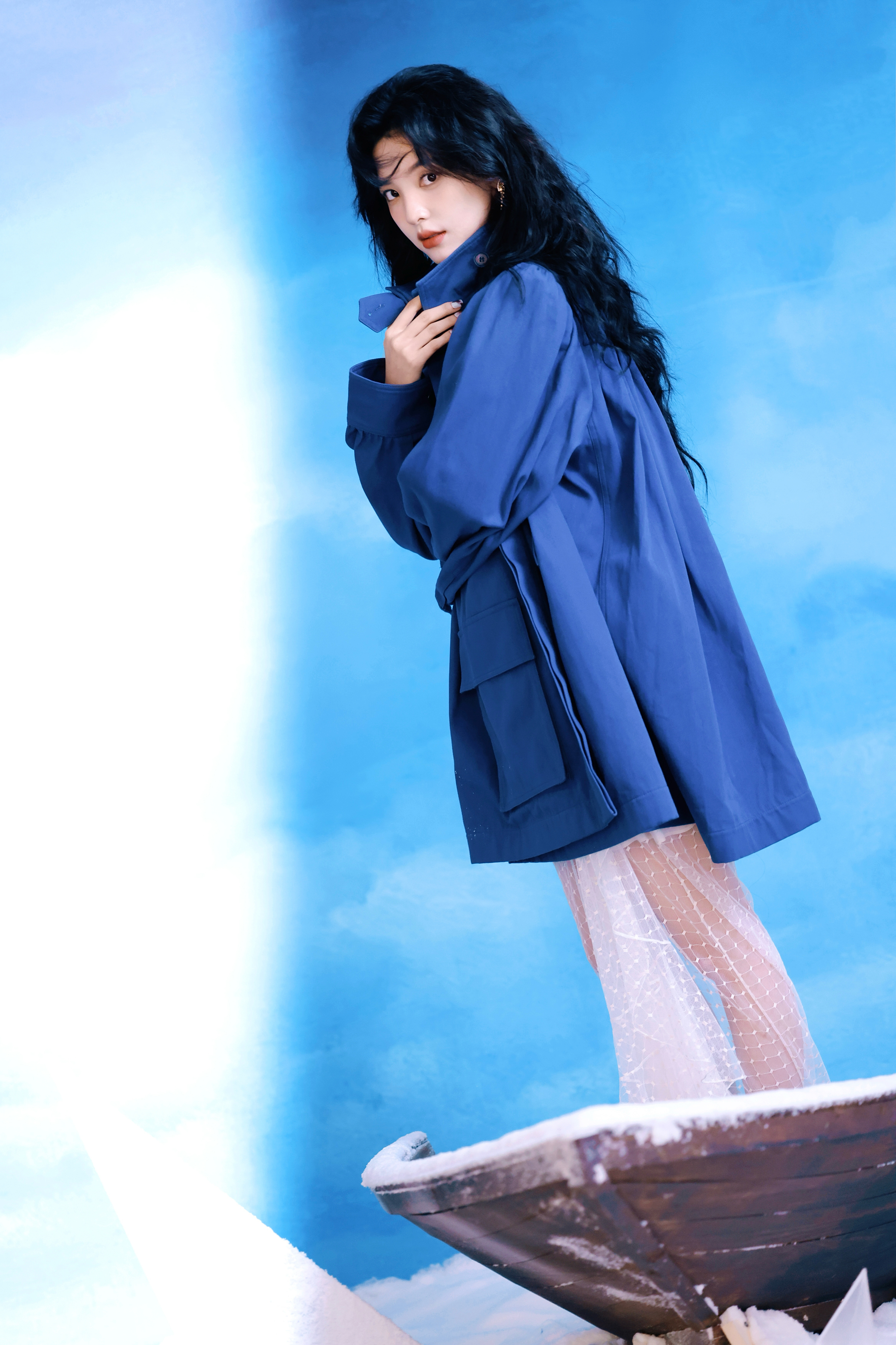 章若楠抹胸粉裙章若楠在复制粘贴的时代，你是手写的诗