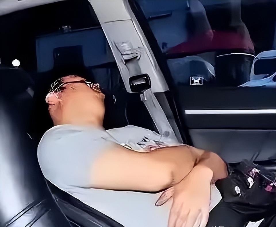 冤不冤？成都男子酒后扇民警耳光获刑6个月，二审终局判决来了！四川成都，一男子