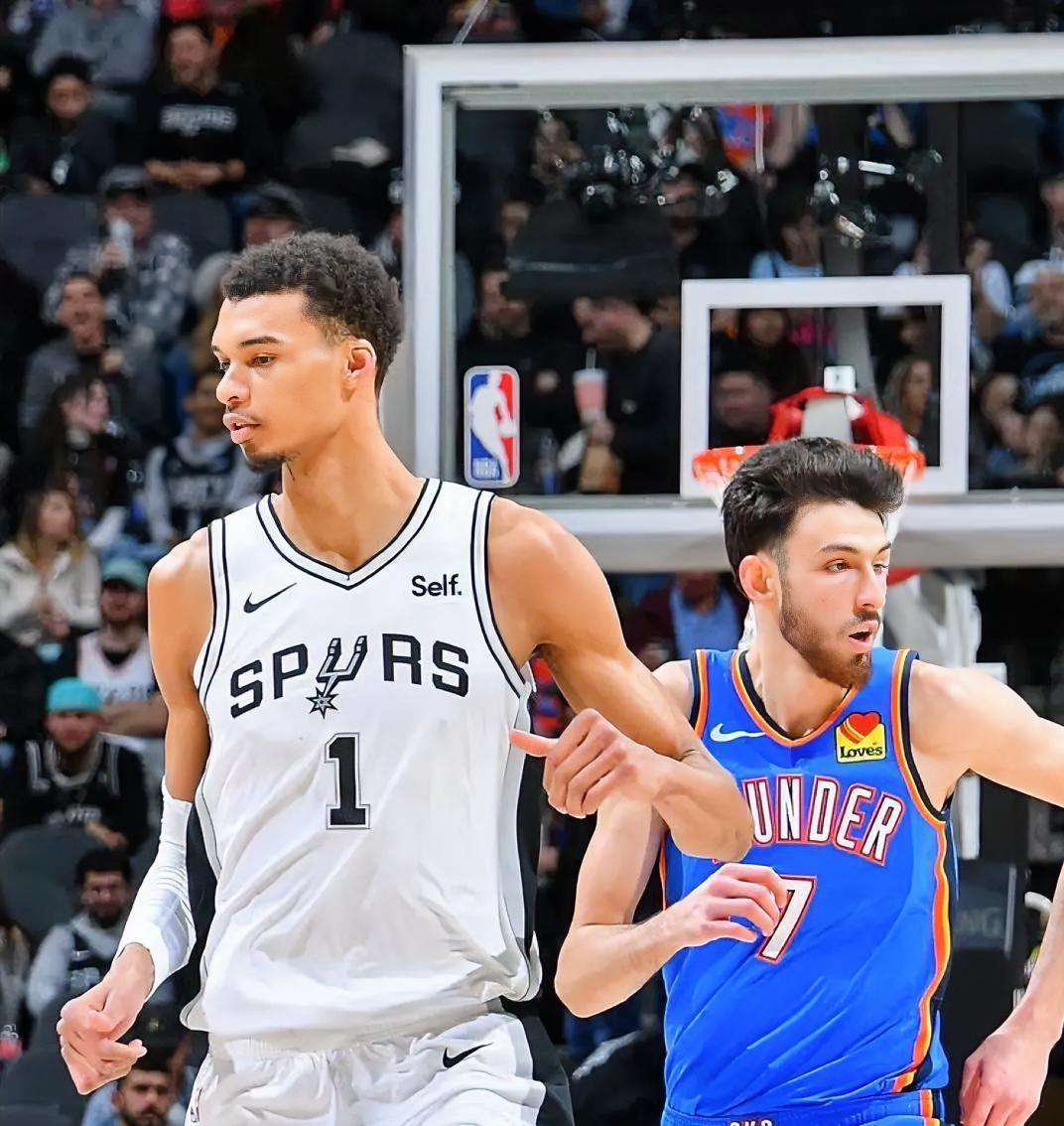 专克雷霆！马刺130-110轻取对手送其赛季第四败亚历山大33分难救主马刺再