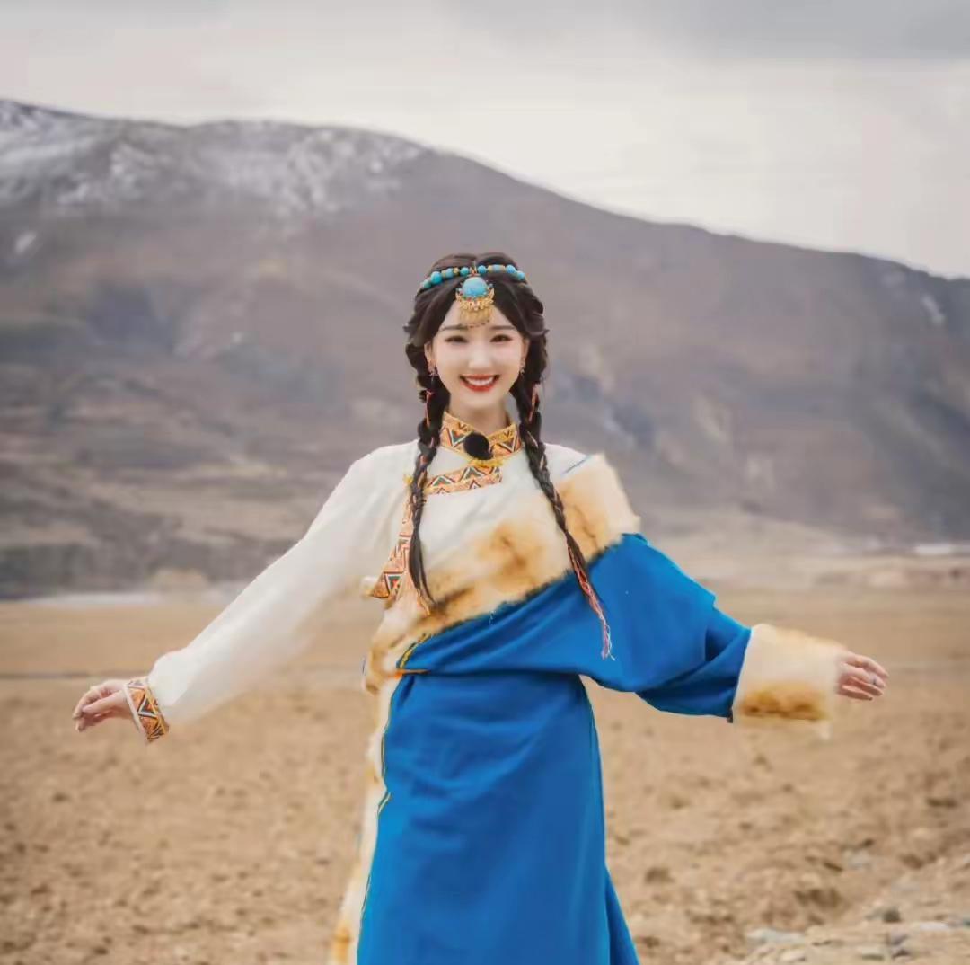 最近被毛晓彤的藏族造型刷屏了！在新剧《藏地心踪》里，她饰演的卓玛完全颠覆以往形象