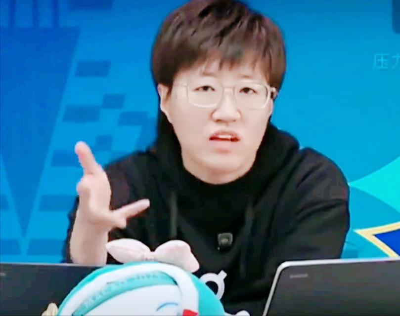 王艺迪1:3输给梅谢芙，郭炎还是专业，一针见血说出问题所在！她说：国乒集训强