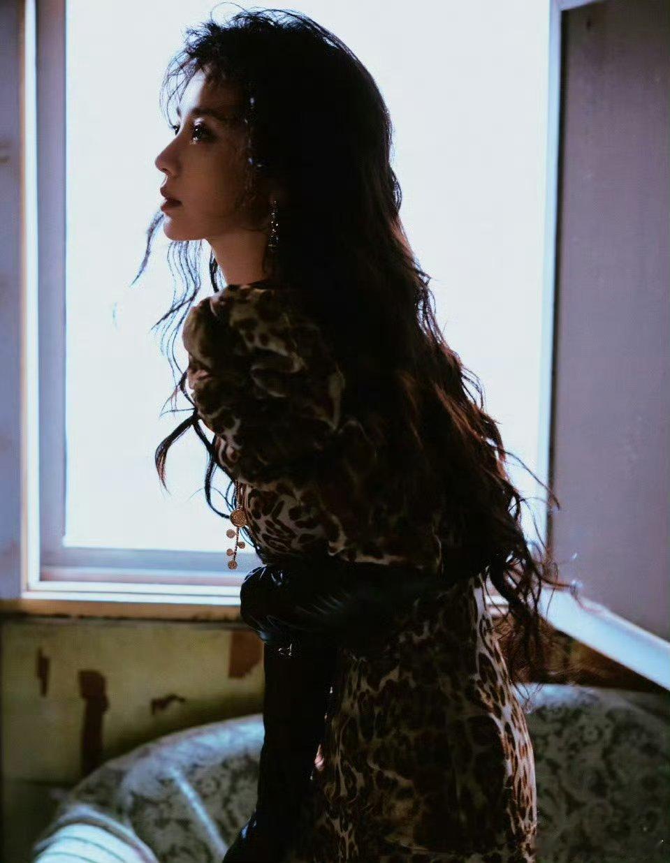 田曦薇白鹿尖叫之夜出图，这次真的是太美太辣啦好漂亮