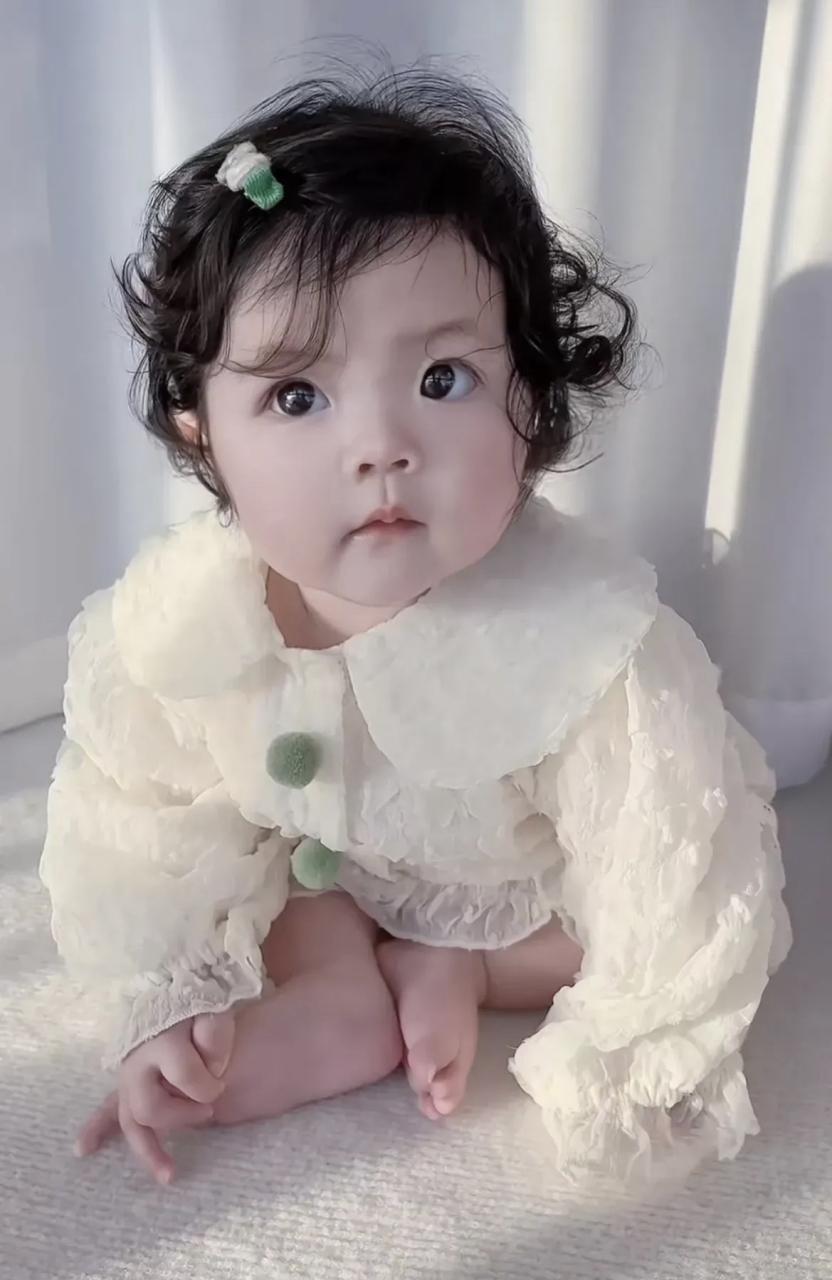 胡歌当爹把反差萌拉满！仙剑男神变小茉莉专属“女儿奴”，谁看了不喊甜？谁能想到