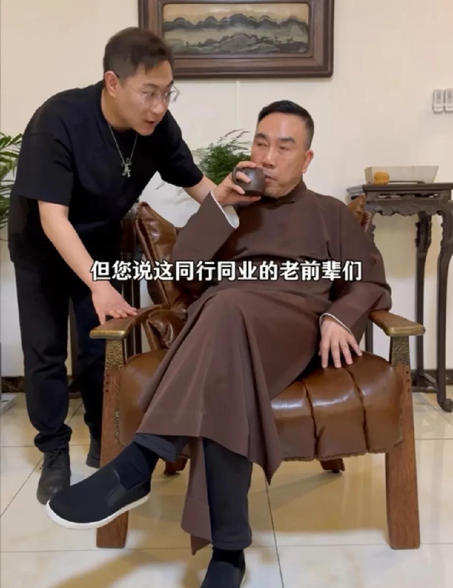 杨议铁了心要收徒了，拜师不重要，拜个有名的师父然后借着大师的光环收徒很重要。怪不