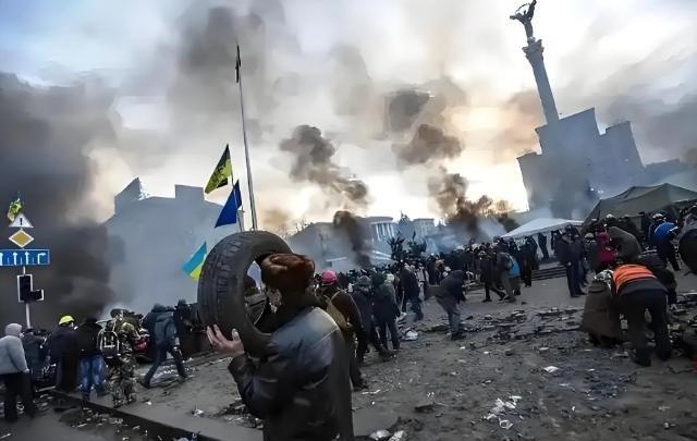 一旦战争爆发，什么东西最值钱？看看俄乌战场就知道了。战争开打后，基辅豪宅跌成白菜