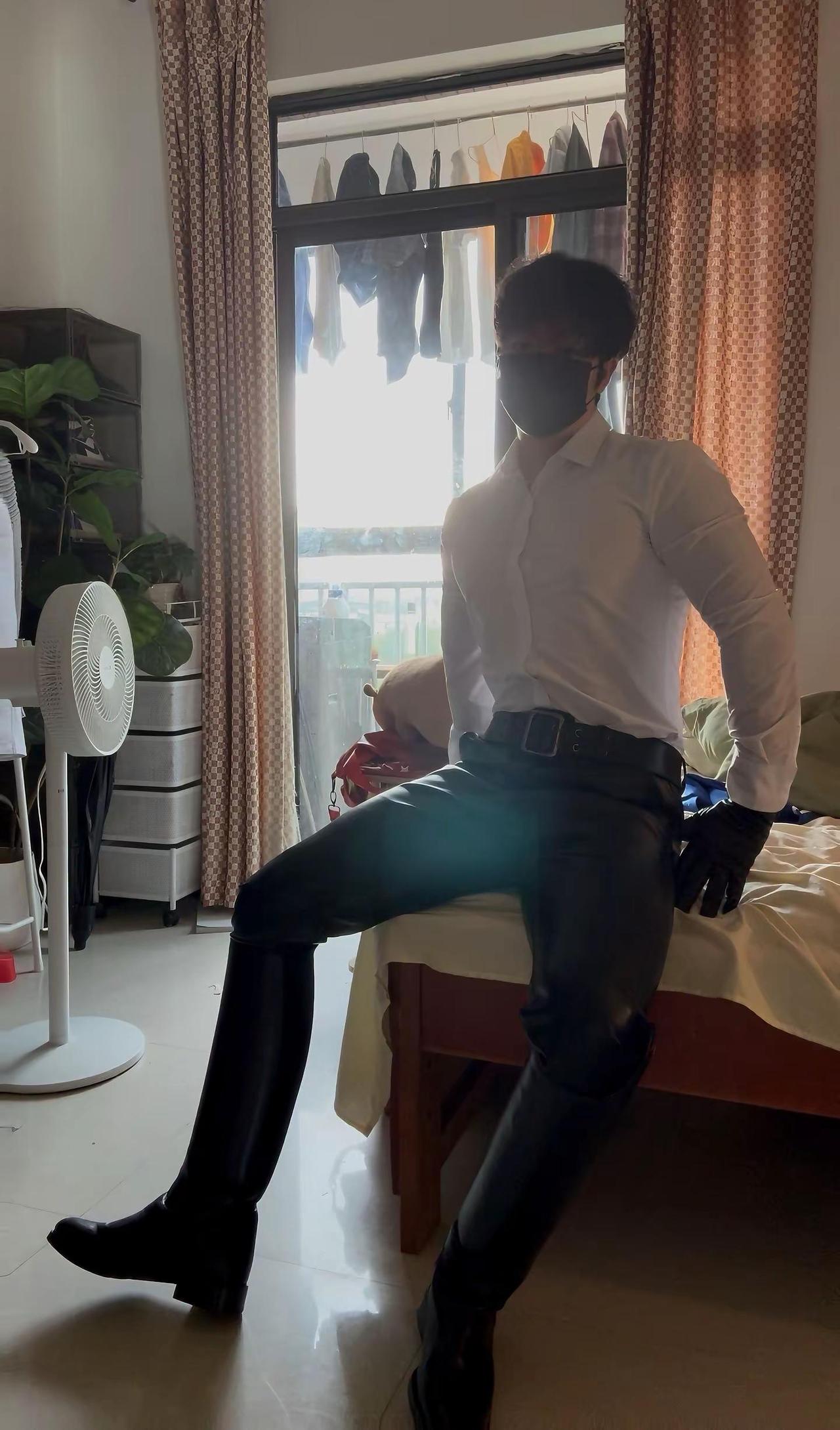 皮鞋和马靴喜欢吗。男生穿搭
