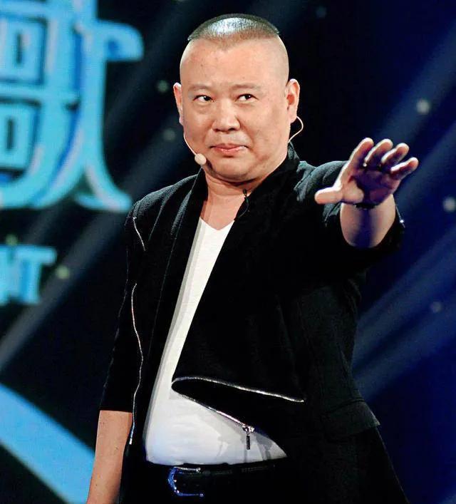 昨晚相声界开了个会。主题很明确：要雅。几位代表正襟危坐，字斟句酌，谈