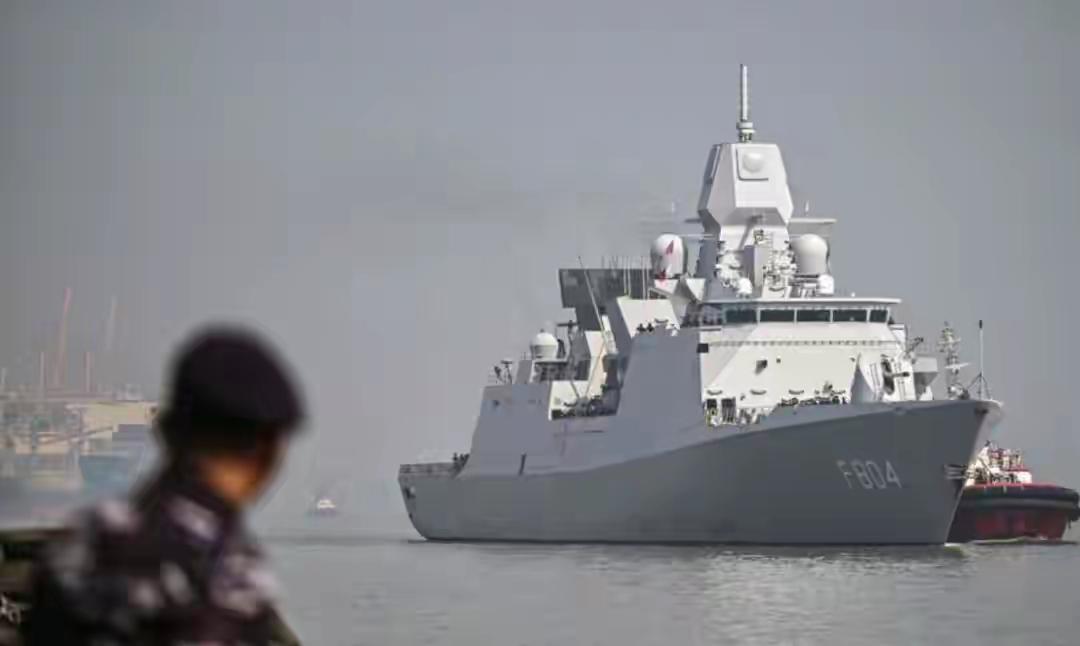 南部战区发了一条通报，字不多，信息量却不小。5月27日，荷兰海军"德鲁伊特"号护