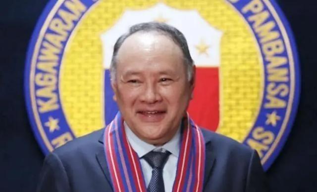 新加坡媒体称，菲律宾遭遇强烈地震后，中国并未立即响应并提供援助，原因在于菲