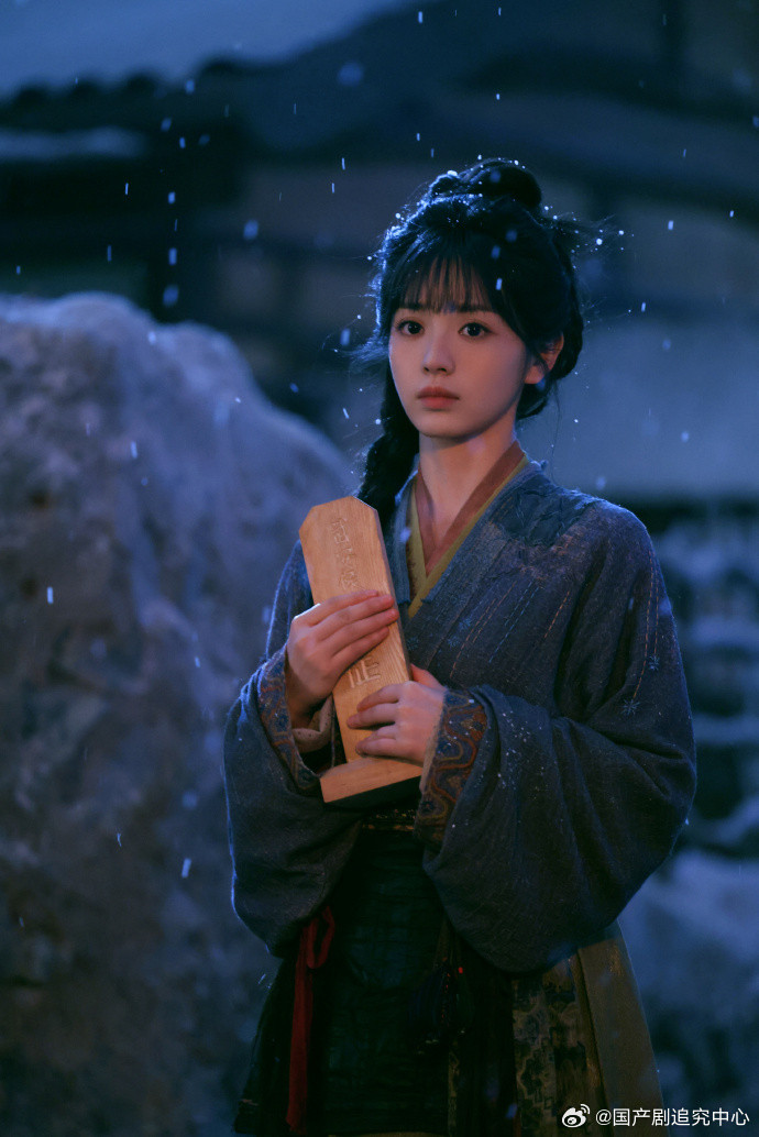 田曦薇这段完全小猫具象化咱就是说这一段我都反复看了很多遍了，一跃而起到最后稳稳