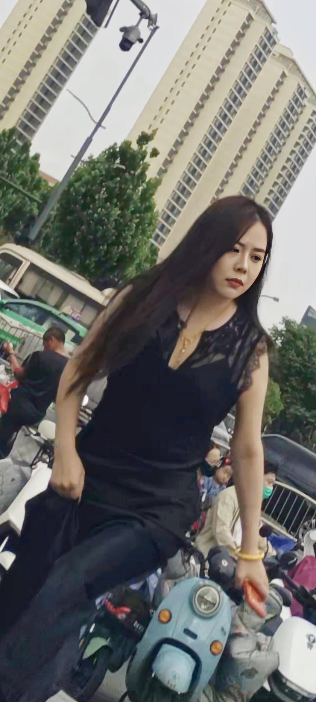 哇打瓜叉的女孩儿们分享街拍美景街拍美女