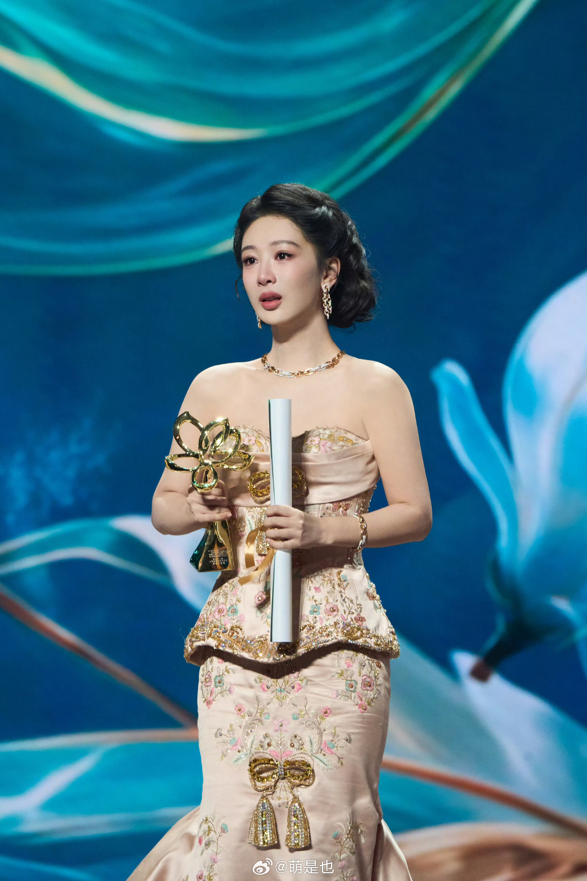 杨紫获白玉兰奖后，在下沉市场翻车了…