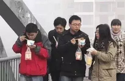 男人到了中年, 为了健康别再做这几件事情! 很毁身子