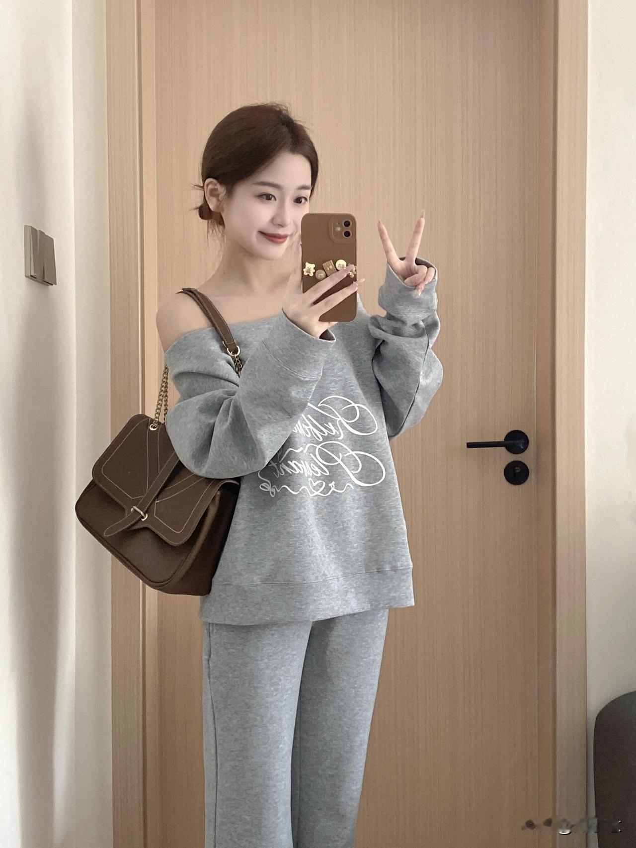 春天好适合穿卫衣啊~🍃