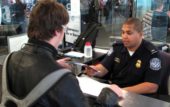 为啥美国有钱人不来中国，而中国有钱人却移民美国？因为说白了，在美国只要你有钱，还