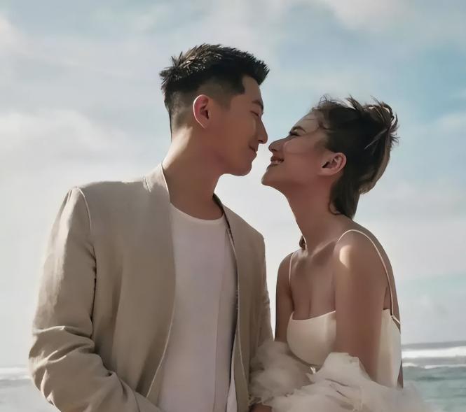 何超莲小时候的，赌王对她说：“以后你长大有男生要娶你，戒指一定要粉钻，大小不要紧