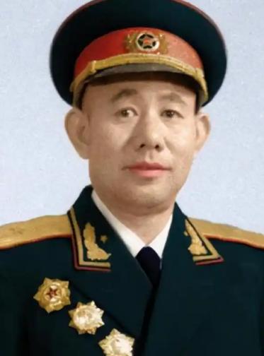 1951年，志愿军师长黄朝天违抗军令，率9000残兵掉头杀向3万美军，13天后李