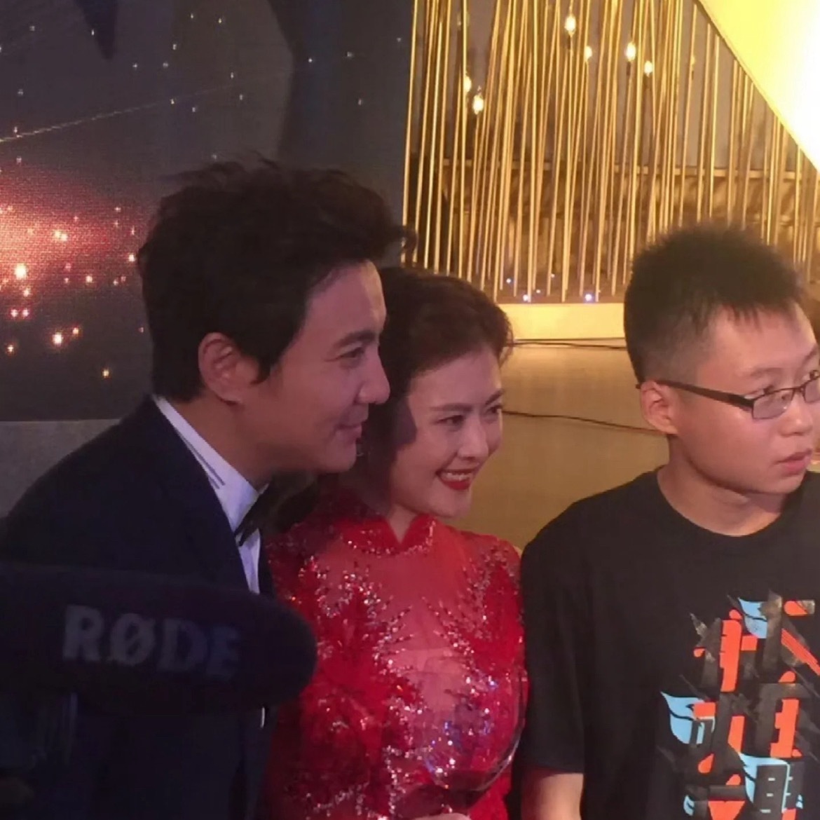 沈腾婚礼p3和p7是北京婚礼答谢宴受邀而来的圈内好友合影，黄渤，贾玲，小沈阳夫妇