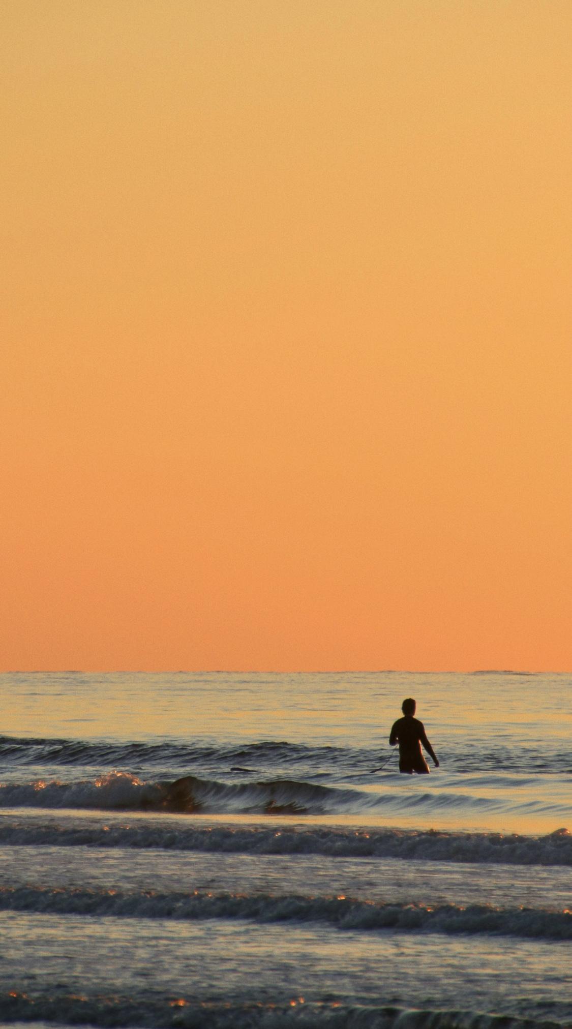 人一定要大量读书！我发现长期读书的人都有一个共性：他们的眼神里有一种沉静