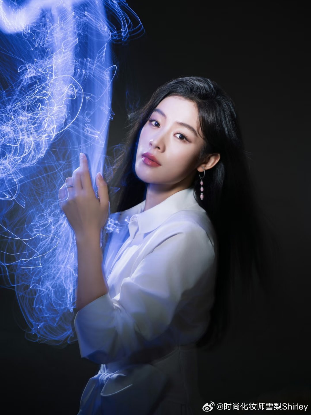 陈丽君光影大片，很花心思的这组图，流光溢彩！摄影师的话：用慢门拍出的光影，但是被